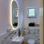 De Luxe Infinity