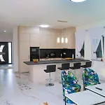 De Luxe Infinity * Bihac