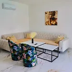 De Luxe Infinity Villa Bihac