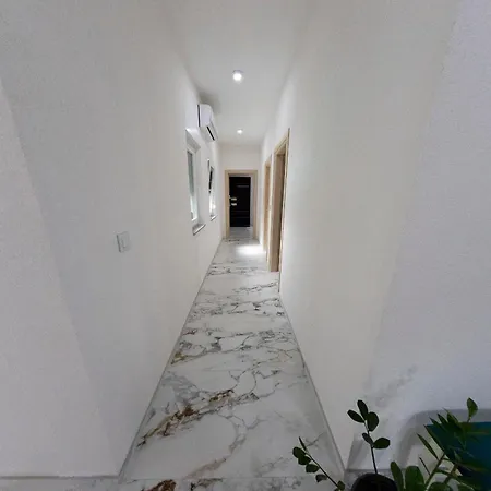 De Luxe Infinity * Bihać