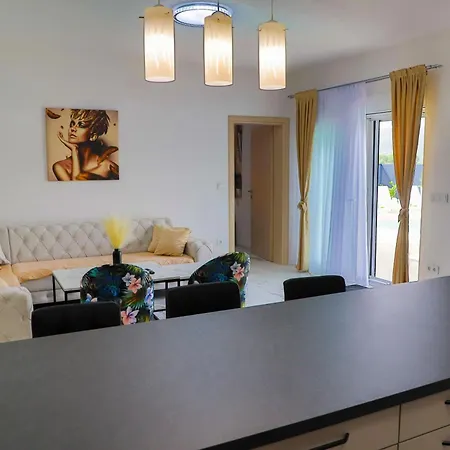 De Luxe Infinity * Bihać
