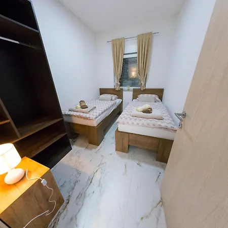 De Luxe Infinity Villa Bihac