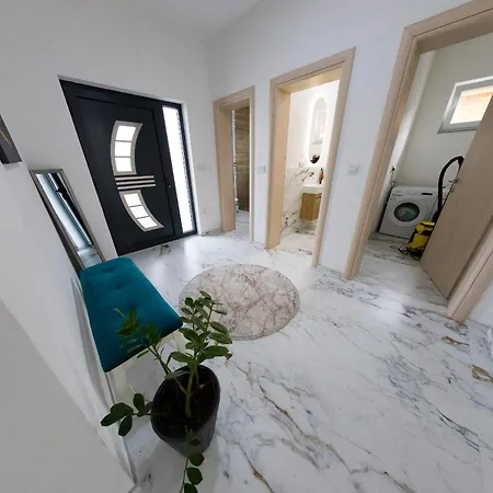 De Luxe Infinity Villa Bihac