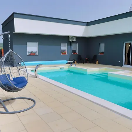 De Luxe Infinity Villa Bihac