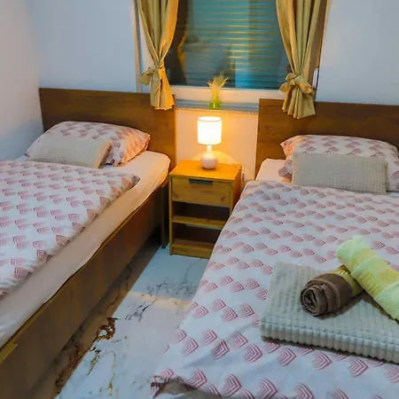 De Luxe Infinity Villa Bihac