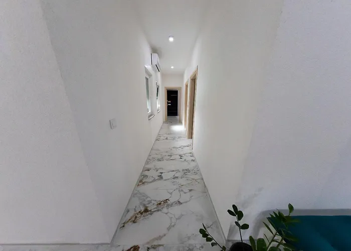 De Luxe Infinity * Bihac