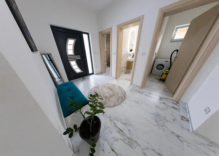 De Luxe Infinity Villa Bihac