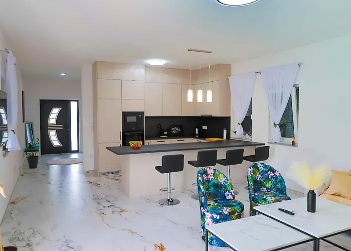 De Luxe Infinity * Bihac